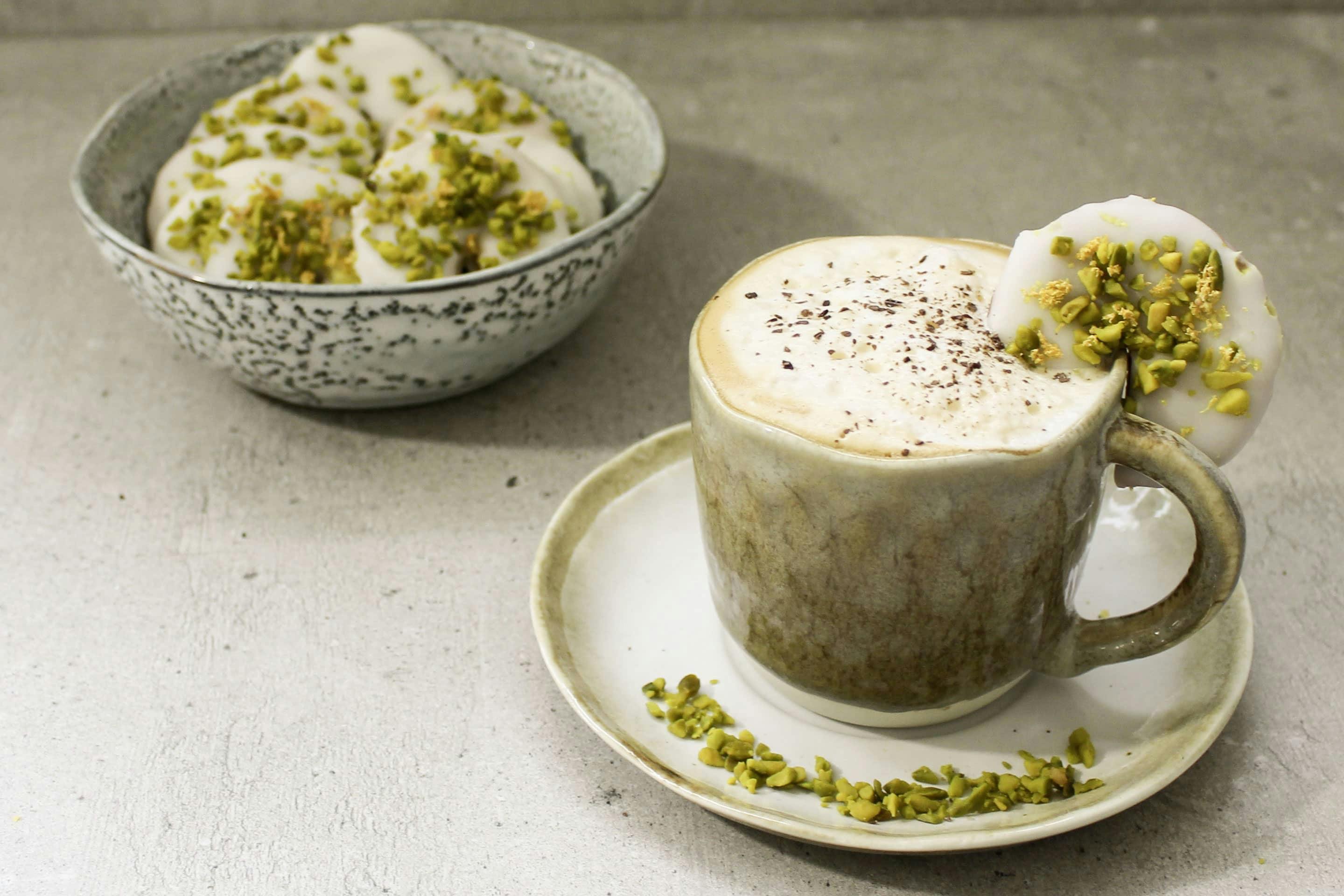 Vanilla mug biscuits with pistachios and lemon peel