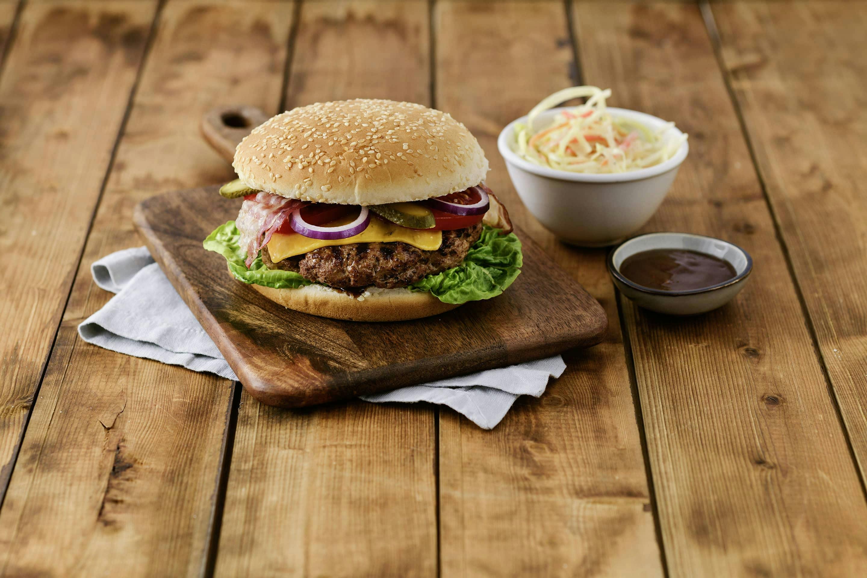 Vochtig Ontoegankelijk Roos BBQ Cheeseburger with Coleslaw — Recipe | Kotányi
