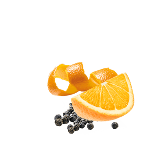 Orangenspalte und Orangenschale mit Pfefferkörnern