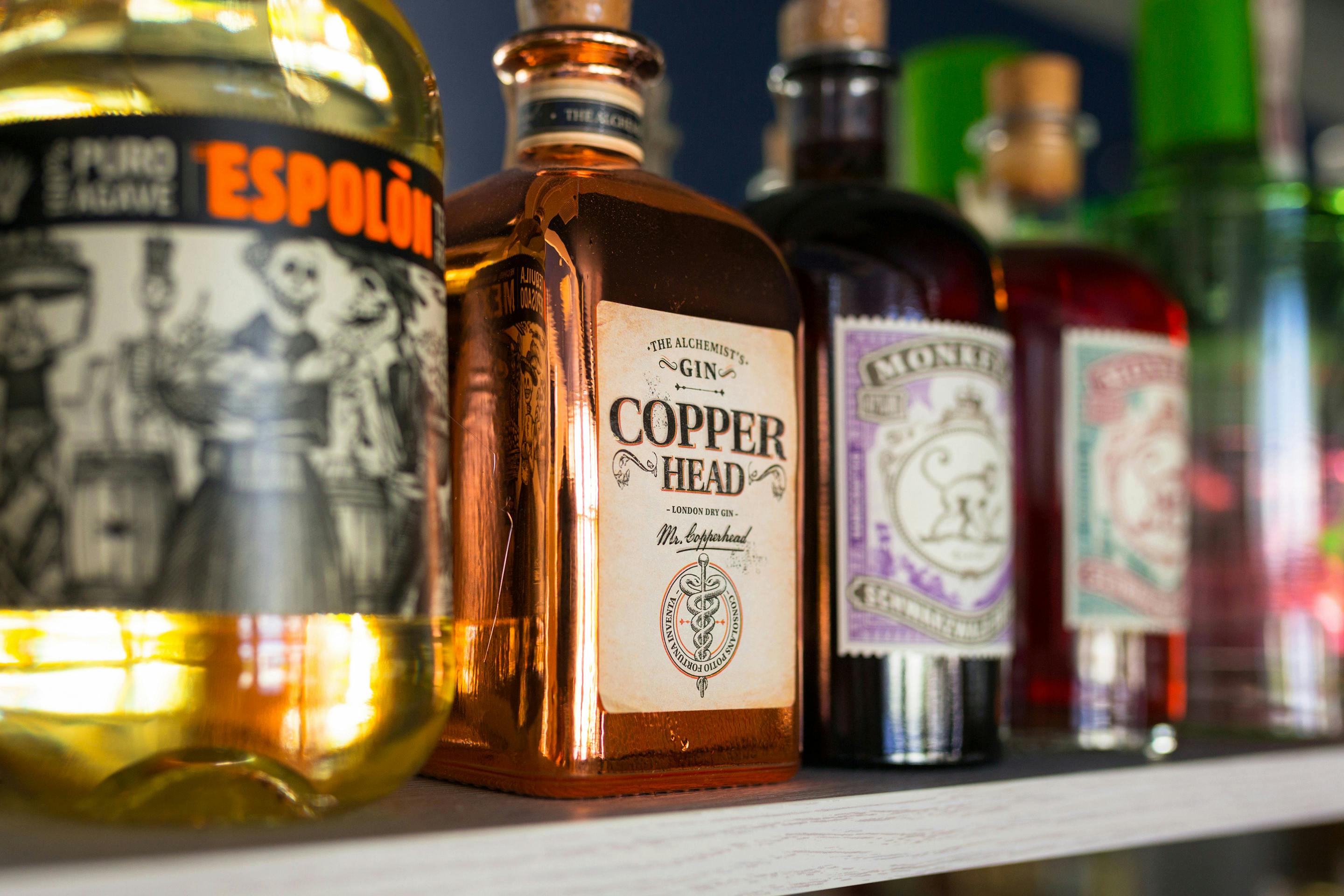 Gin Sorten im Regal
