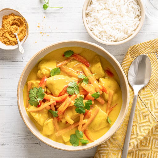 A pot of Kotányi Quick and Easy coconut chicken curry