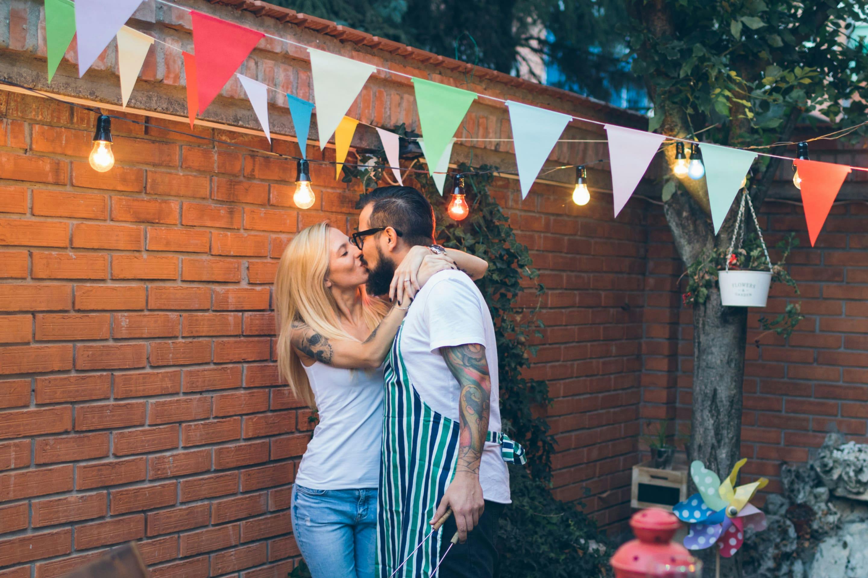 Learn how to best decorate your BBQ date.