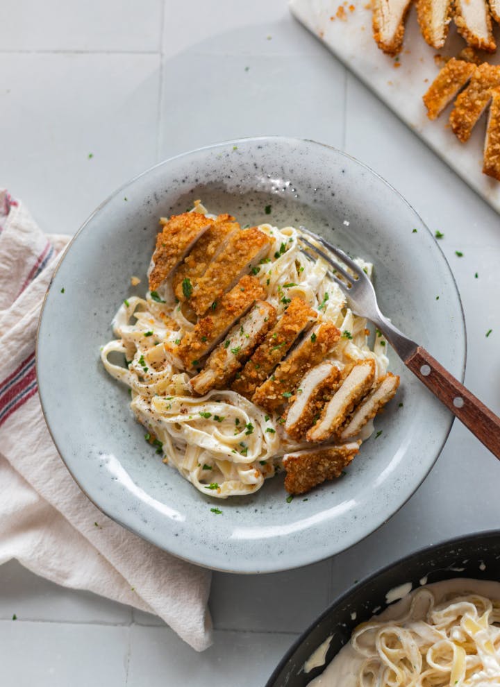 720x990 Alfredopasta Crispychicken